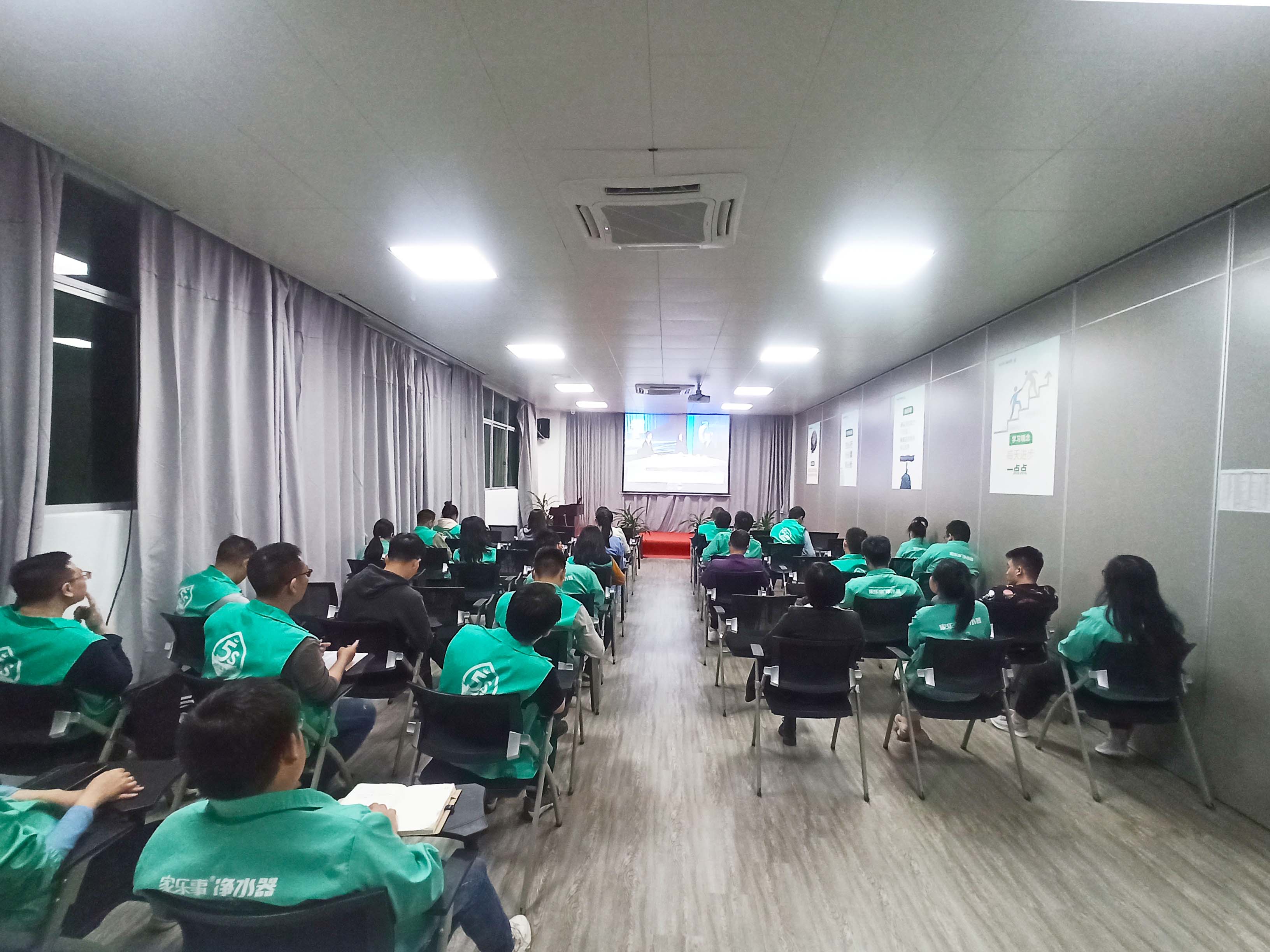 组织员工集体观看315晚会，这家公司真“奇葩”！